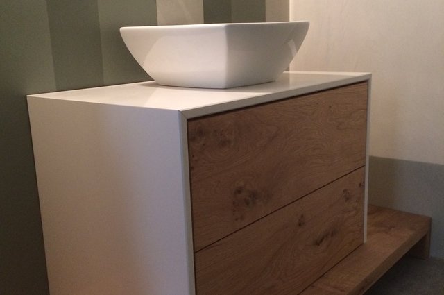 Mobile bagno sospeso bianco e rovere
