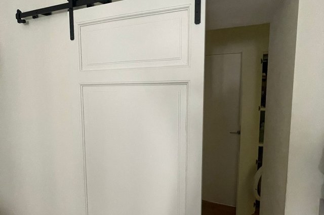 Porta scorrevole stile barn door laccata bianca