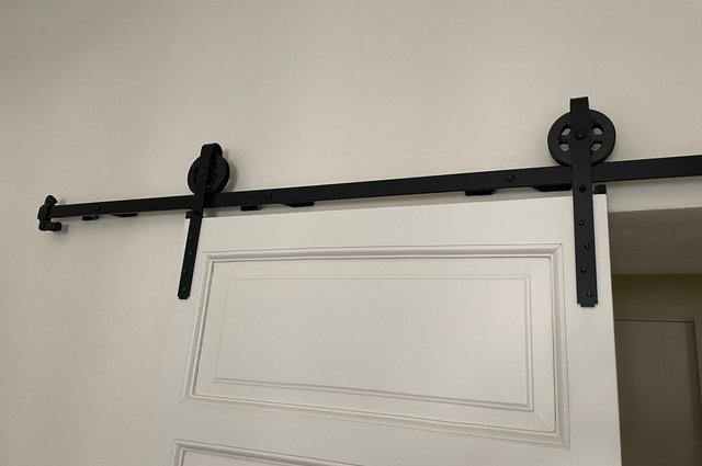 Porta scorrevole stile barn door laccata bianca