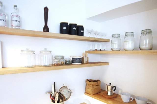 Mensole cucina in legno con illuminazione integrata