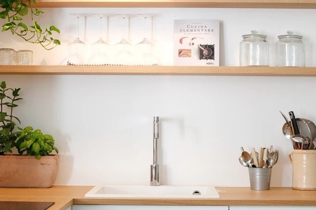 Mensole cucina in legno con illuminazione integrata
