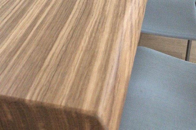 Tavolo da pranzo in legno massello