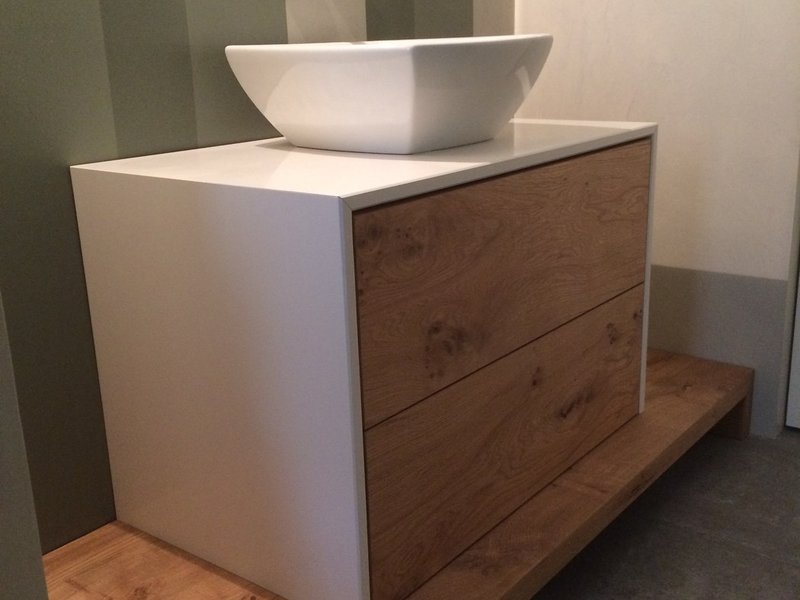 Mobile bagno di design bianco e rovere