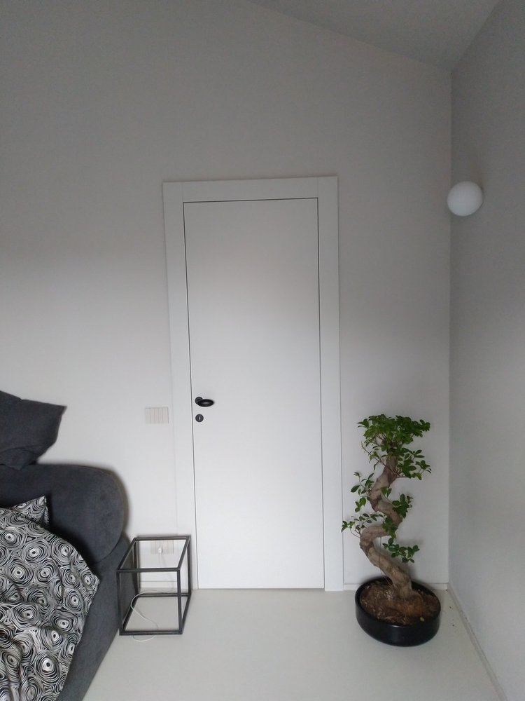 Porta in legno bianco